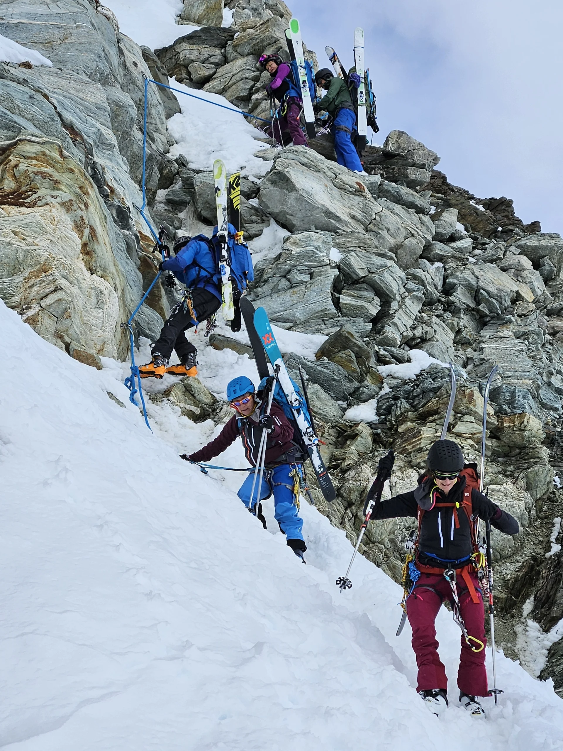 Manchmal muß man die Skier tragen ... | © Hans Jürgen Abmayr